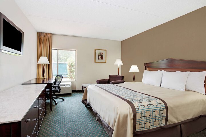 1 King Bed (10 of 10)