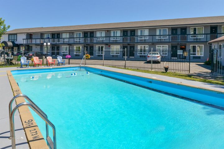 Hotel with Pool