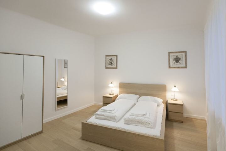 Room 5 of 36
