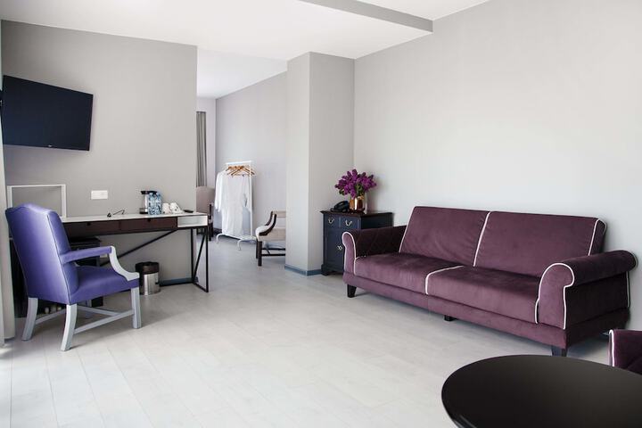 Room 9 of 36