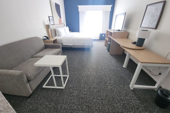 Room 7 of 38