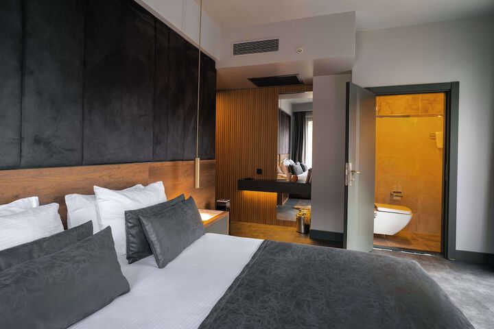 Room 18 of 86