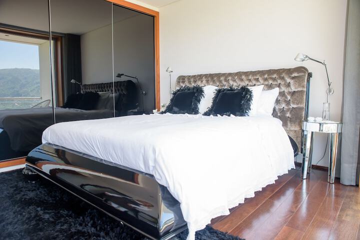 Room 2 of 66