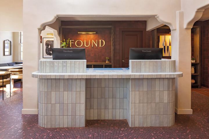 Concierge desk