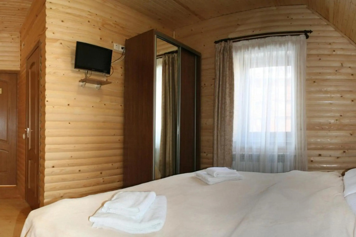 Room 4 of 14