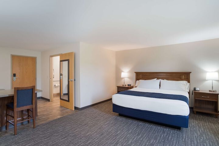 1 King Bed (14 of 40)