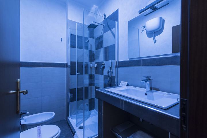 Room 32 of 55