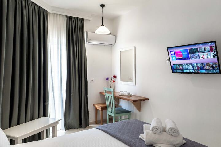Room 20 of 297