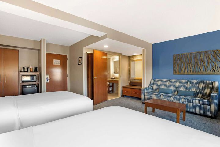 1 King Bed Suite (16 of 21)