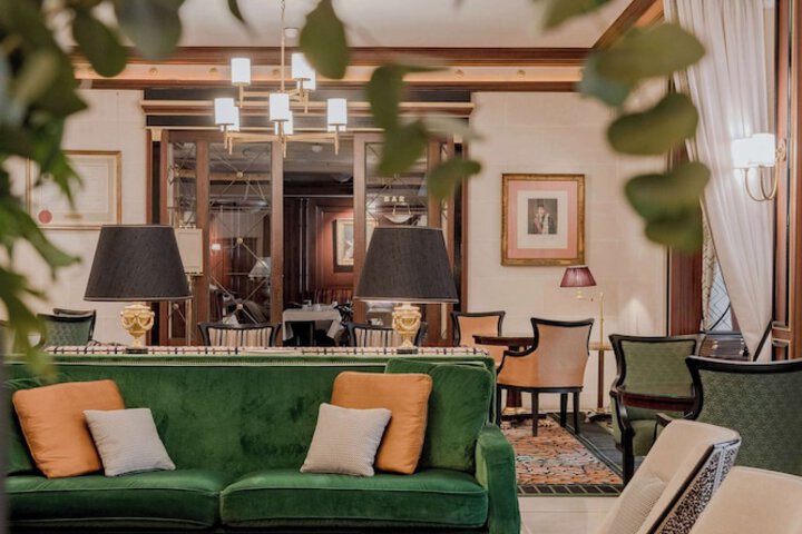 Entrance & Lobby