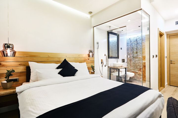 Room 2 of 74