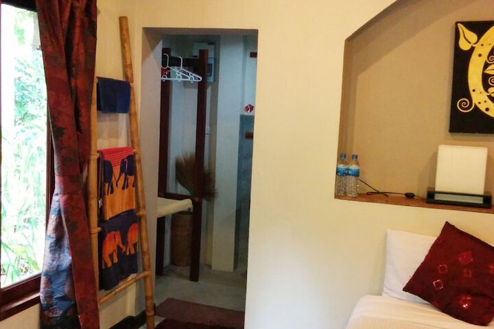 Room 3 of 20