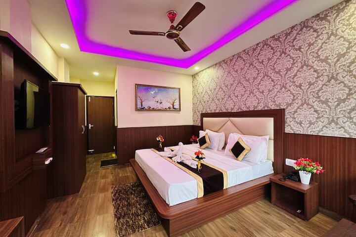 Room 8 of 25