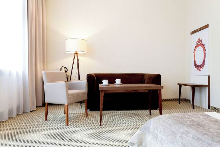 Room 33 of 71