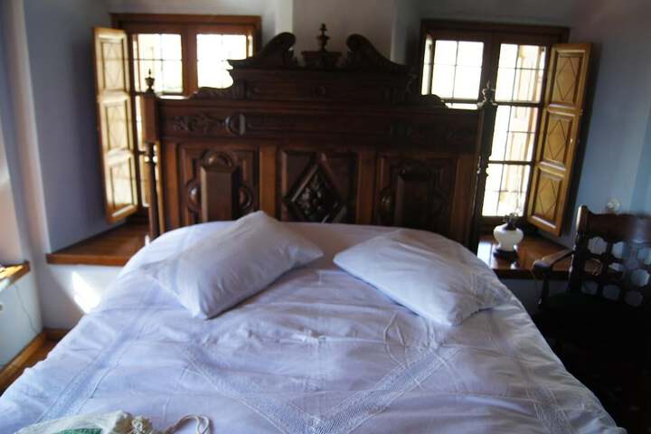 Room 9 of 42