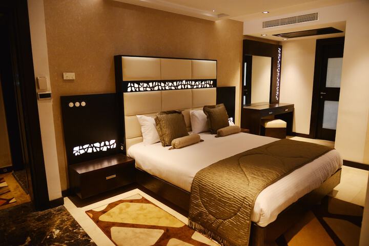 Room 3 of 27