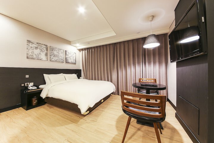 Room 15 of 60