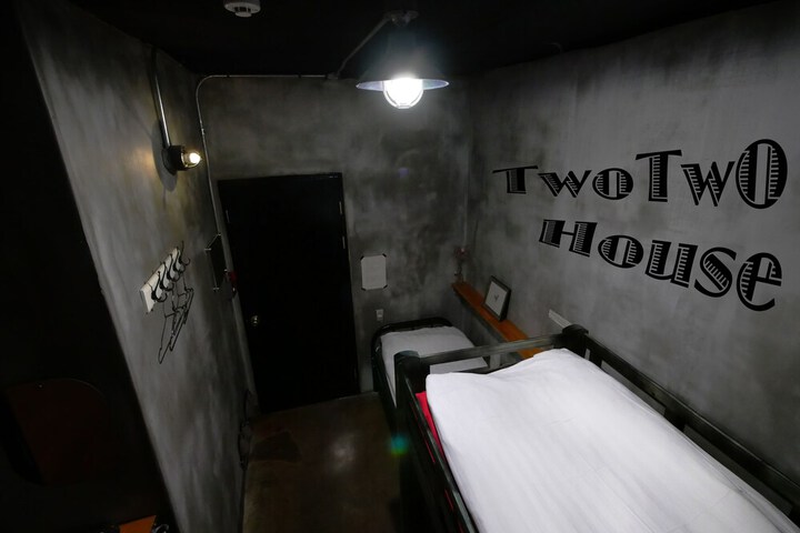 Room 28 of 47