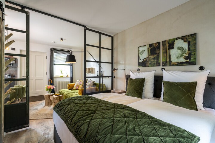 Room 15 of 105