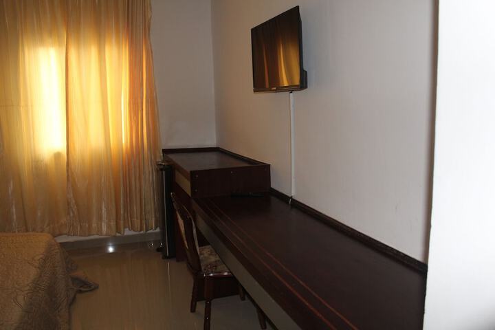 Room 6 of 15