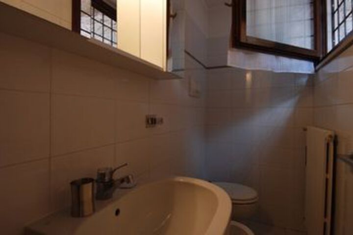Room 13 of 93