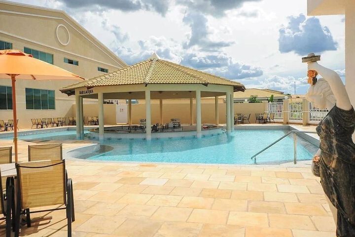 Pool 25 of 37