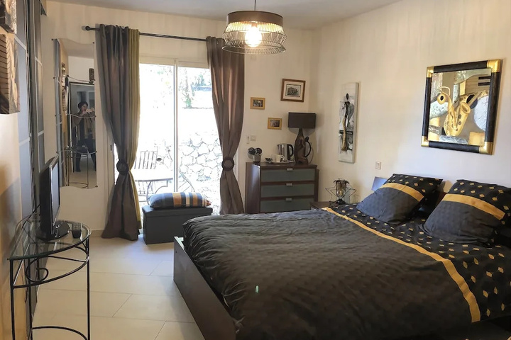 Room 3 of 12