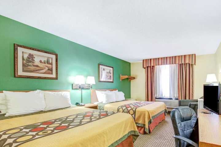 1 Queen Bed (4 of 12)