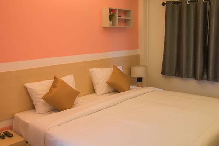 Room 13 of 76