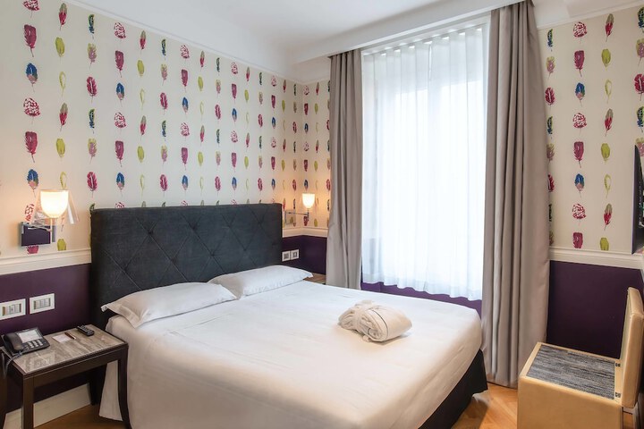 Room 25 of 83