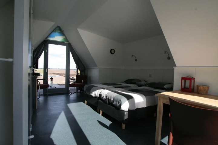 Room 3 of 17
