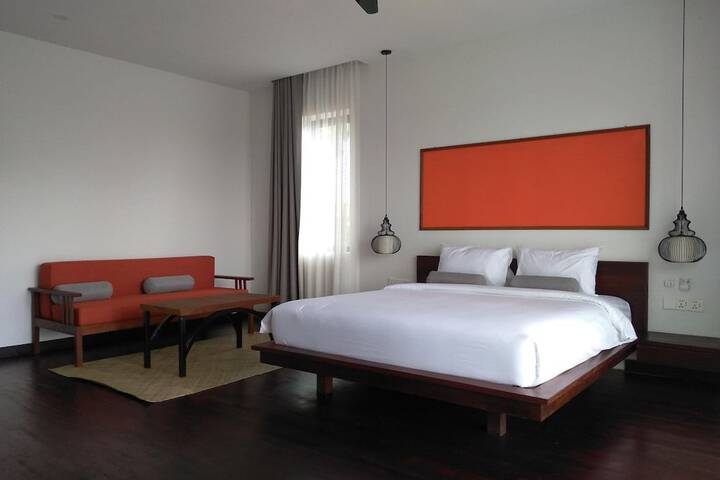 Room 16 of 76