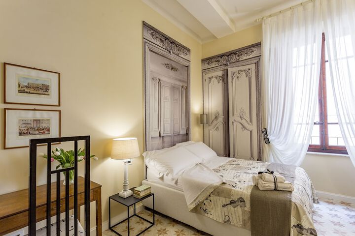 Room 2 of 28