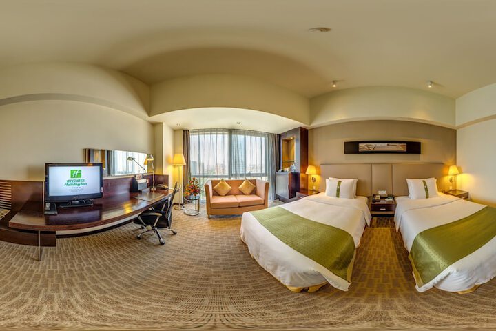 Room 16 of 132