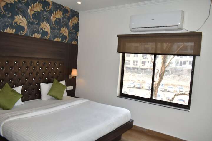 Room 14 of 24