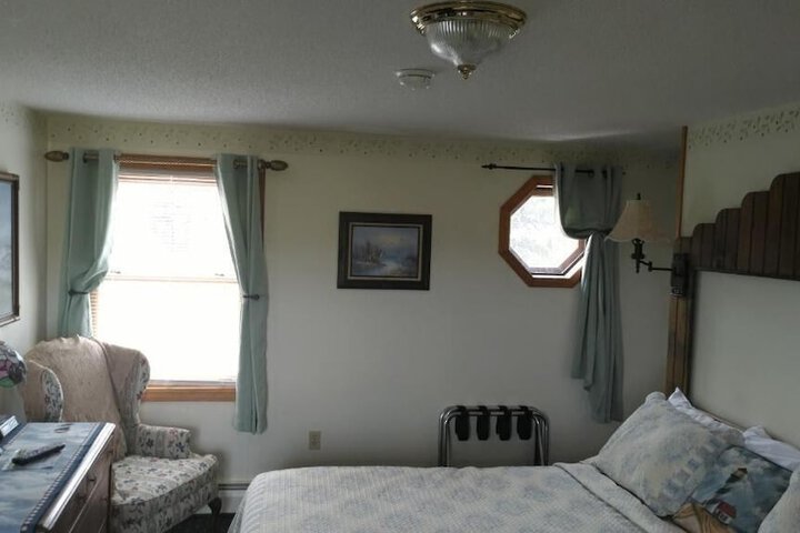 Room 12 of 32