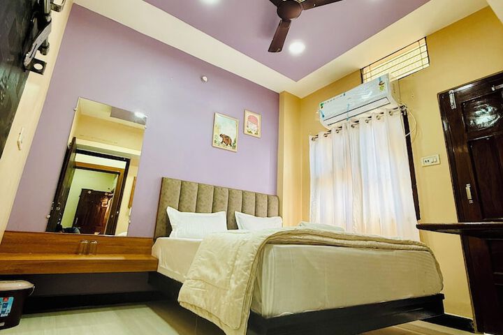 Room 4 of 18