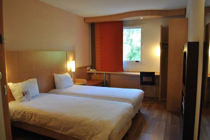 Room 3 of 51