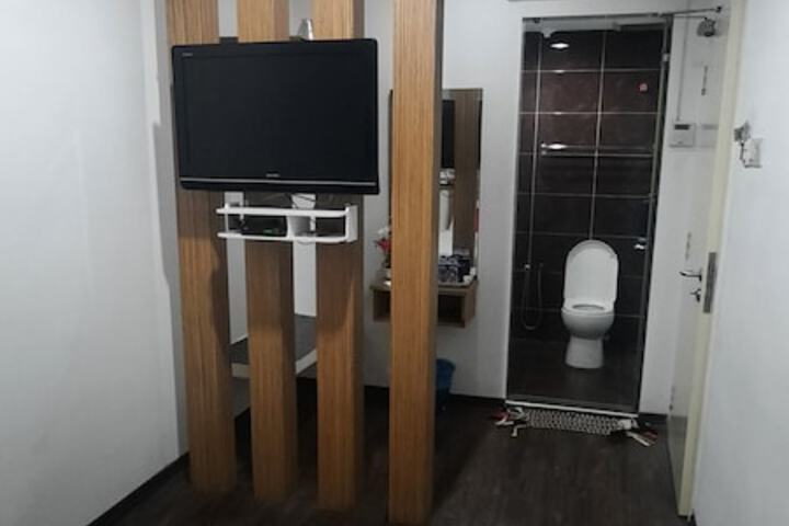 Room 7 of 28