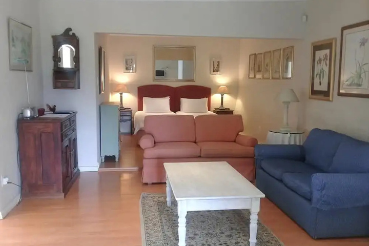 Room 5 of 16