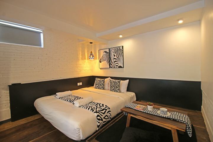 Room 10 of 46