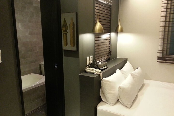 Room 8 of 35
