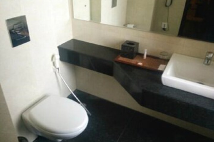 Room 2 of 6