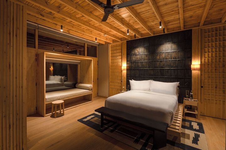 Room 6 of 28