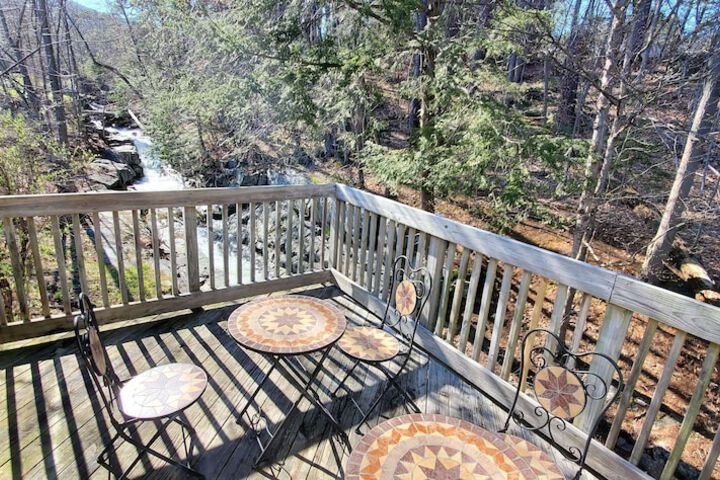 Hotel Exterior 104 of 118