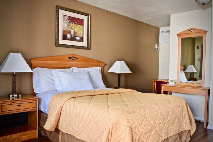 Room 10 of 30
