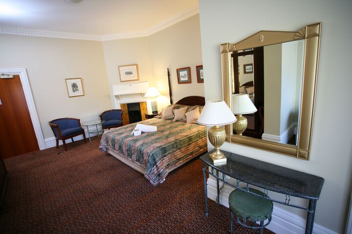 Room 7 of 32