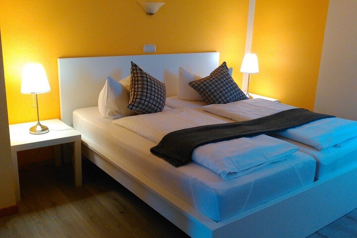 Room 2 of 35