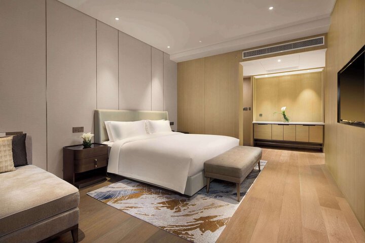 Room 11 of 20
