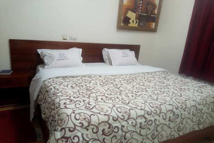 Room 4 of 12
